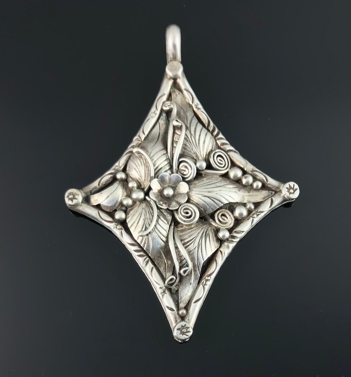 Large Traditional Navajo Floral Necklace Pendant Native American - Vintage