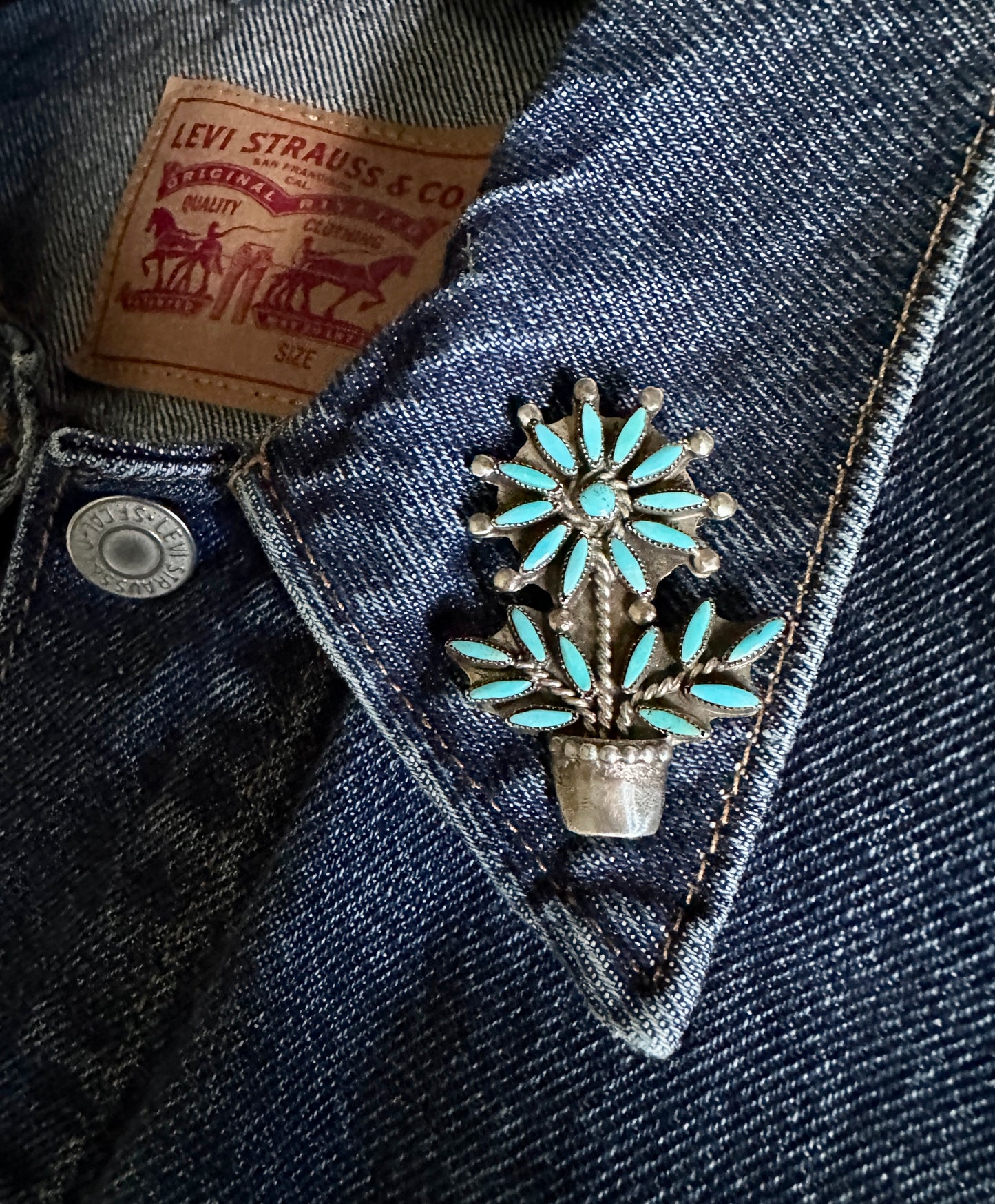 Zuni Turquoise Needlepoint Flower Pot Pin - Native American Vintage